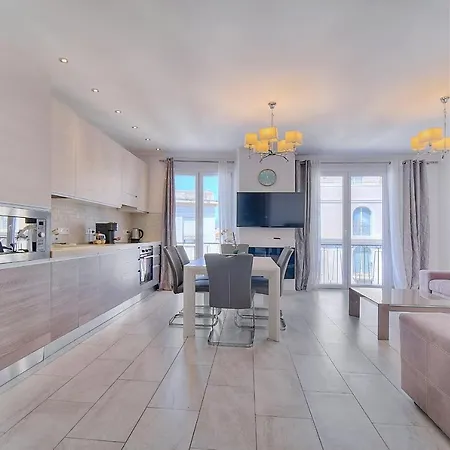 Ref 1477 - For Rent Apartment