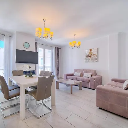 Ref 1477 - For Rent *