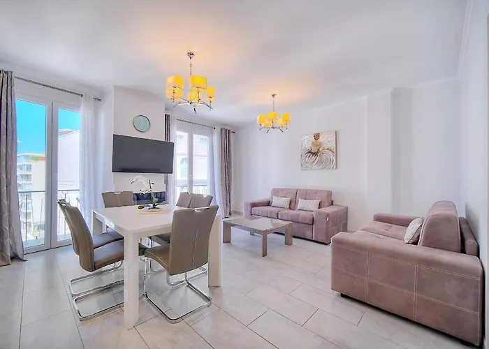 Ref 1477 - For Rent *