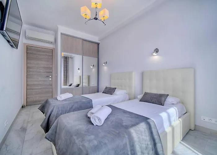 Ref 1477 - For Rent *